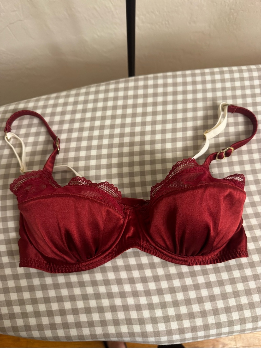 Stella McCartney Red Silk Lace Underwire Bra Size 32D Gold Logo Hardware